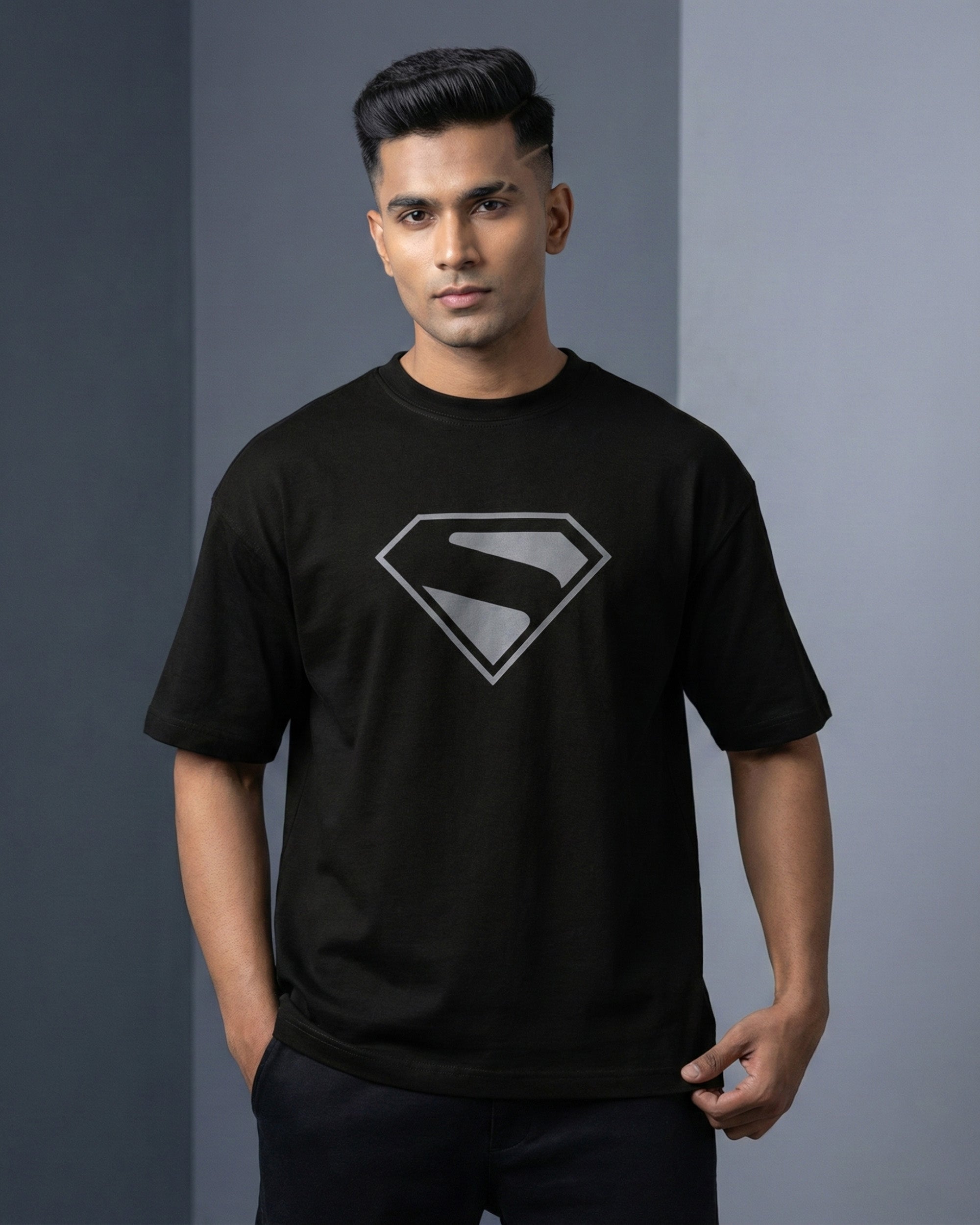  Superman コンプレッションTシャツ ブラック So Superman: Graphic Printed Oversized Fit – Stupid Lifestyle
