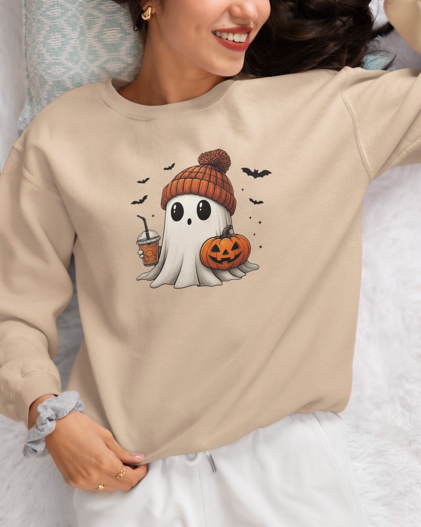 Cute Ghost with Pumpkin: Sweatshirt Unisex