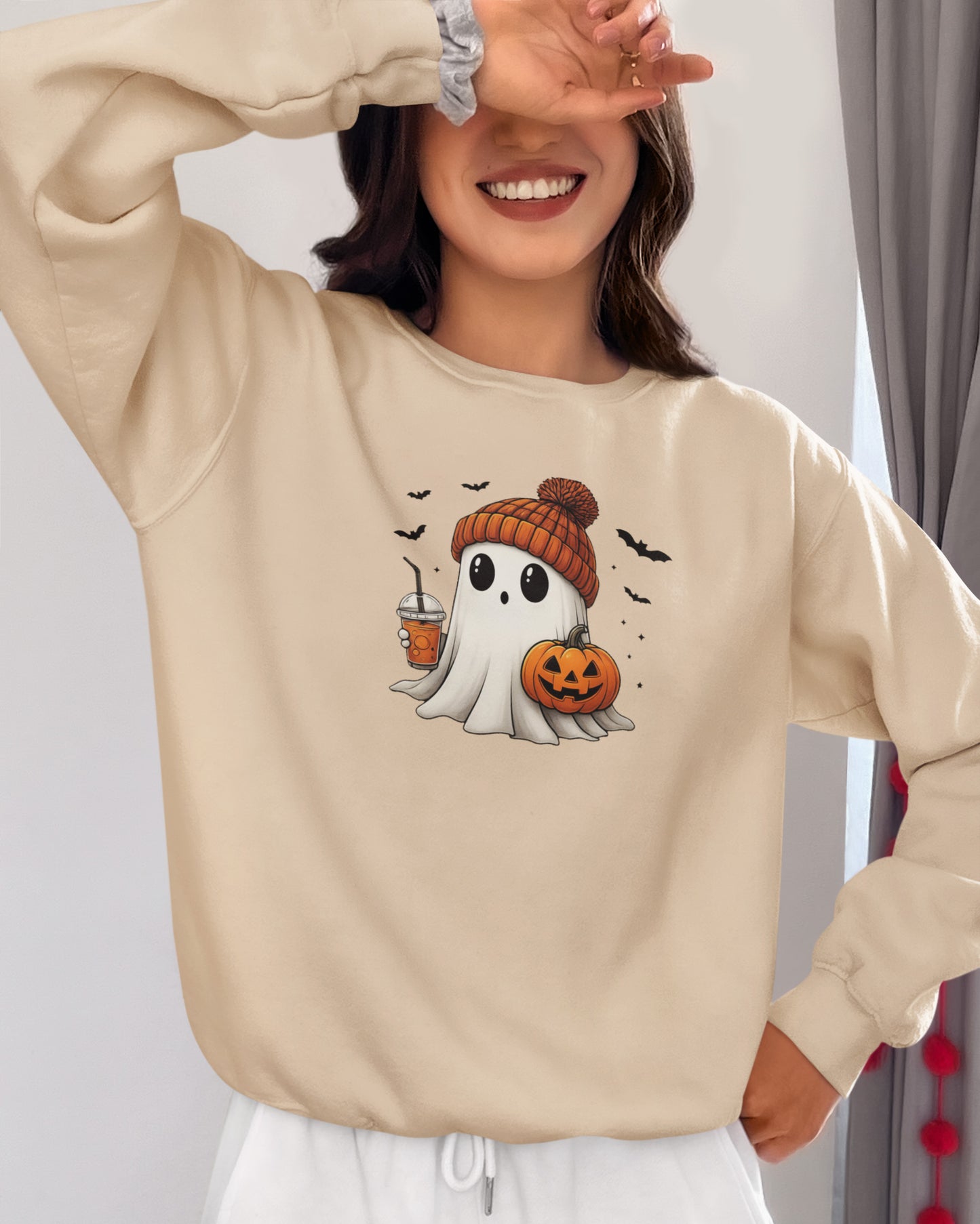 Cute Ghost with Pumpkin: Sweatshirt Unisex